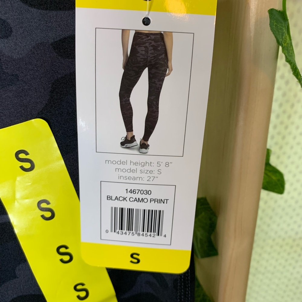 Black, yoga/workout leggings - Picture 2 of 3